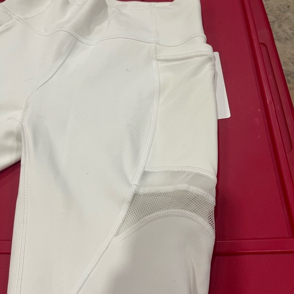 Lululemon cropped White Leggings size 4, mess on legs.NWT - Picture 6 of 10